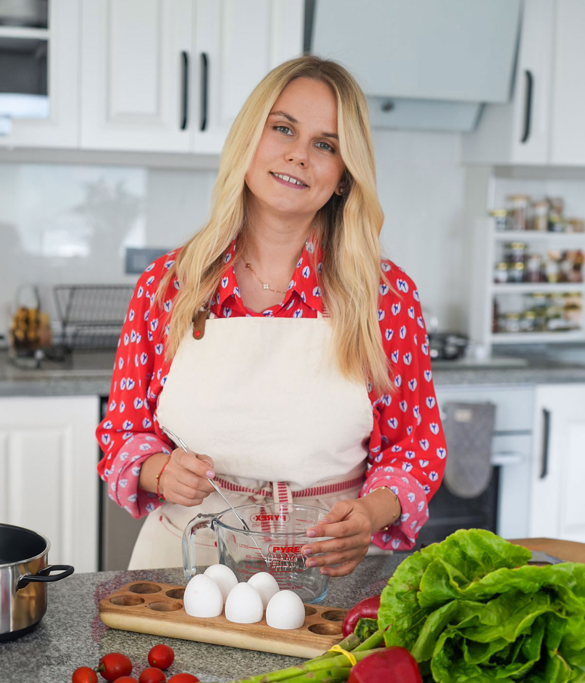 Portrait of Olga Ugrymova, nutritionist and food coach (placeholder — to be replaced with a real photograph)